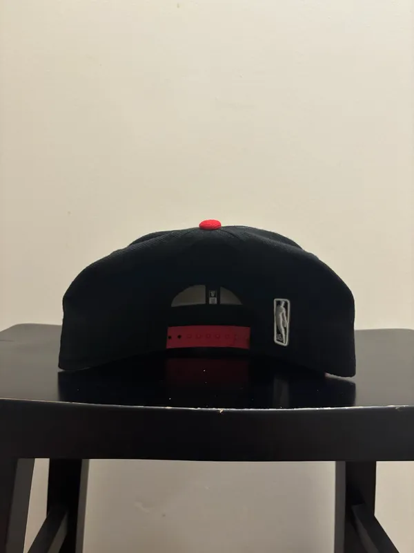 Chicago Bulls New Era Black & Red NBA Bull Logo Snapback Hat - Image 9