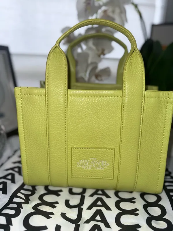Marc Jacobs RARE Neon Lime Pebbled Leather Tote - Image 2