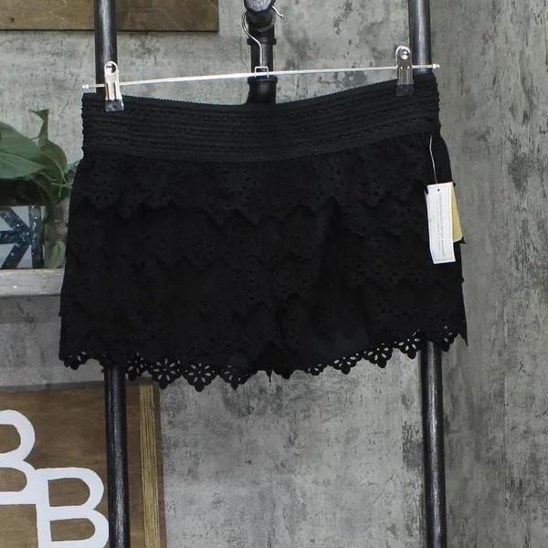 NWT American Rag Cie Laser-Cut Faux-Suede Eyelet Cropped Shorts Classic Black L - Image 2