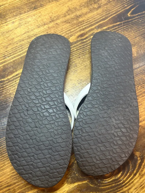 Reef White Flip Flops Size 8 - Image 7