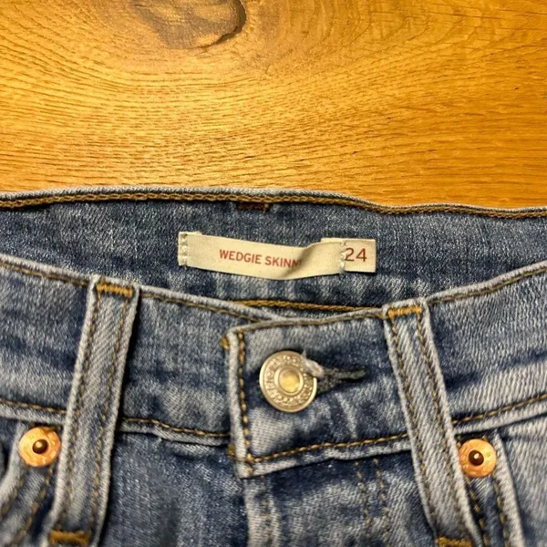 Levi’s wedgie skinny button fly raw hem jeans 24 - Image 4