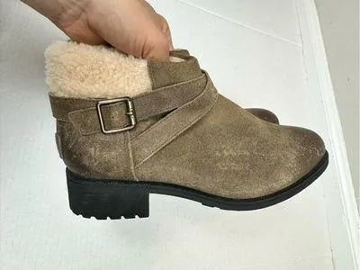 UGG Benson "1095151" Distressed Ankle Boots Buckle Zip Size US 8.5 - Image 4
