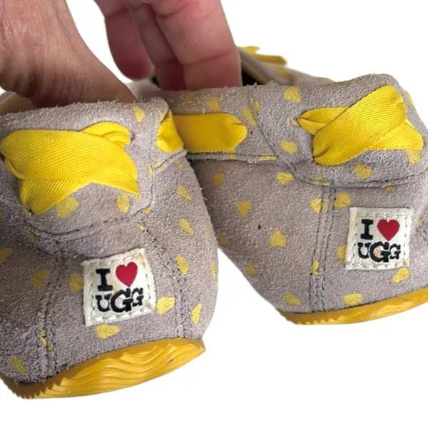 EUC UGG Leather Belle Heart Slippers Grey Yellow Hearts Size 7 - Image 5