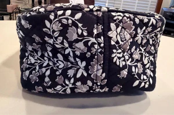 RETIRED: Vera Bradley | Chandelier Noir lunch bag - Image 12
