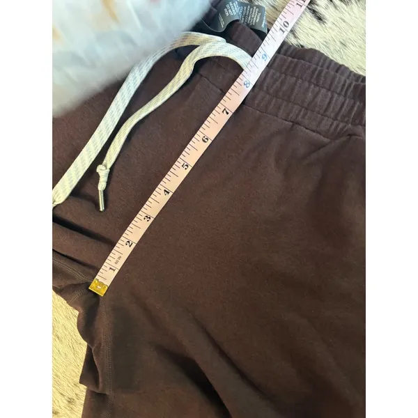 Vuori Women Performance Joggers In Mahogany Heather Size XS - Image 10