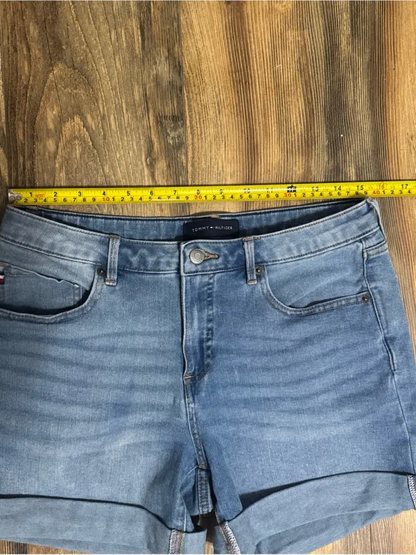 Tommy Hilfiger Jeans Light Wash Mid Rise Denim Jeans Shorts Size 10 - Image 2