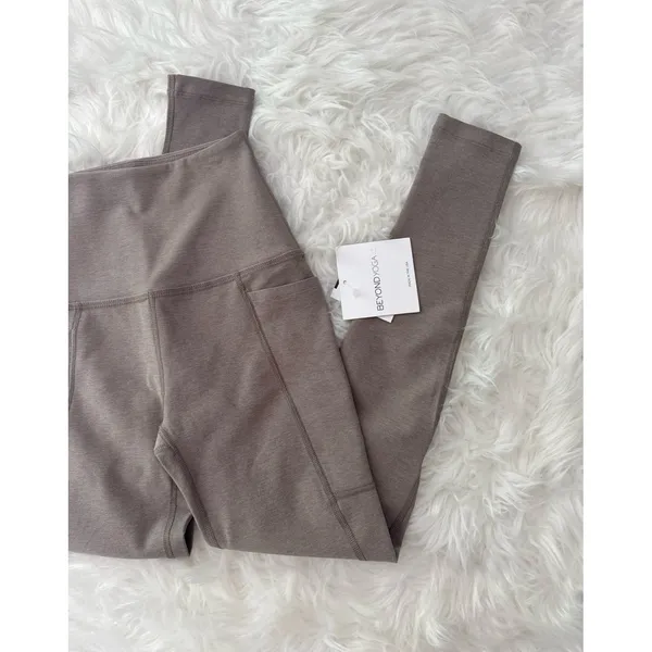 Beyond Yoga Out Of Pocket High Waisted Midi Leggings Oyster Heather Size XXS - Image 3