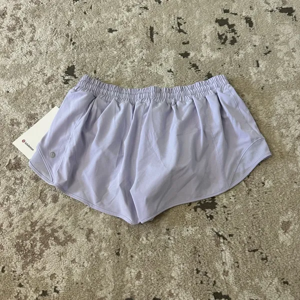 Lululemon Hotty Hot Low-Rise Lined Short 2.5" Size 12 NWT - Lavender Frost - Image 4