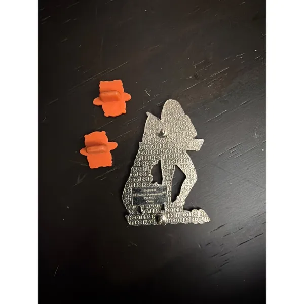 Hooters Daytona Pin-Up Girl Metal Lapel Pin owl Rubber Clasps - Image 3