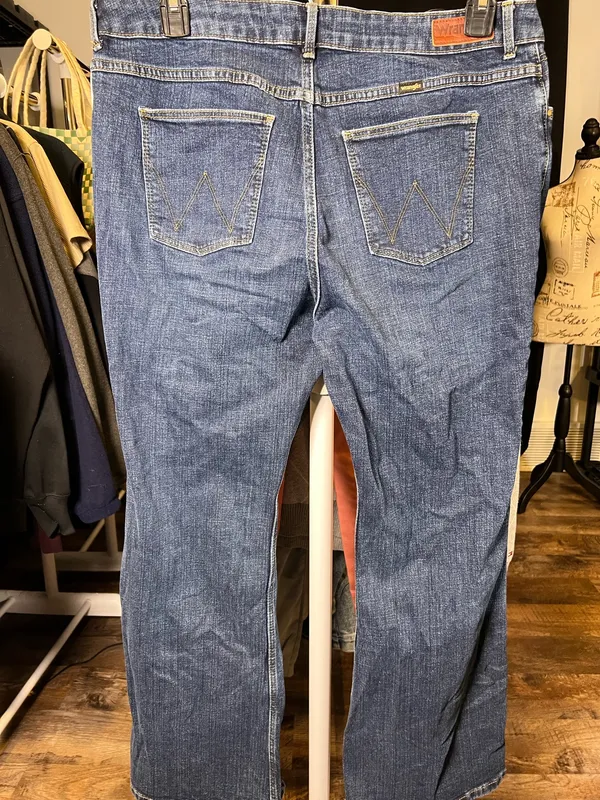 16x30 wrangler women’s jeans - Image 2