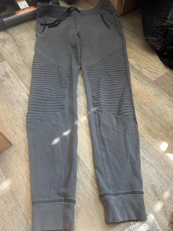 Alo Yoga medium pants - Image 3