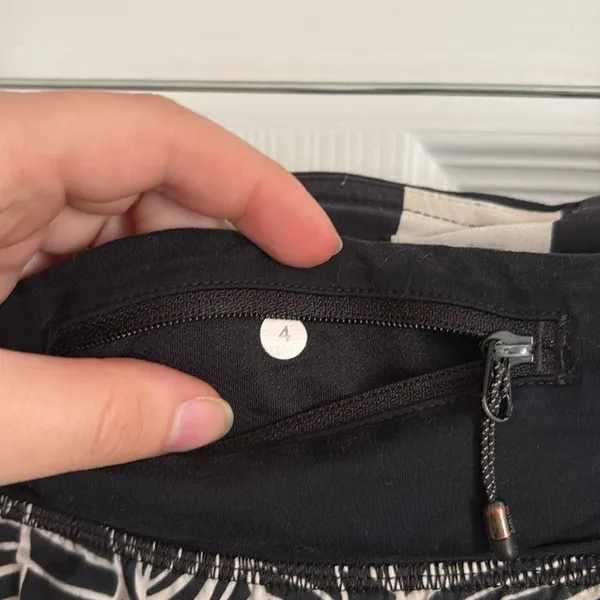 Lululemon Speed Up Shorts 3” Inseam Black White Palm Leaves Size 4 Shorts - Image 5