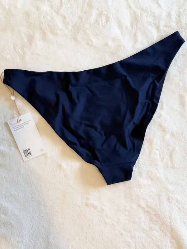 NWT Quince Italian Low-Rise Bikini Bottom in Deep Navy - Size: Medium - Image 4