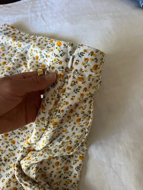 Hollister floral mini skirt - Image 3