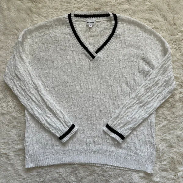 superdown x Revolve Sweater Long Sleeve V Neck Knit White Black M - Image 2