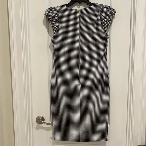 Calvin Klein Gingham Ruffle Puff Sleeve Black & White V neck Midi Dress size 6 - Image 4