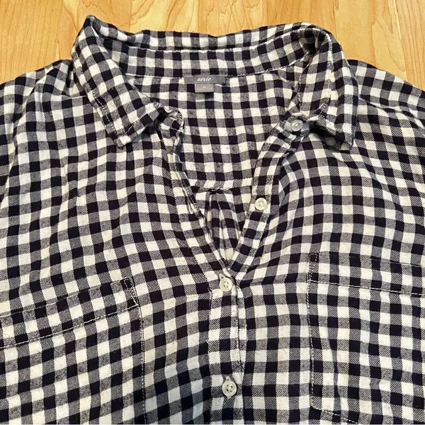 Aerie Blue and White Gingham Plaid Long Sleeve Half Button Top Women’s Medium - Image 4