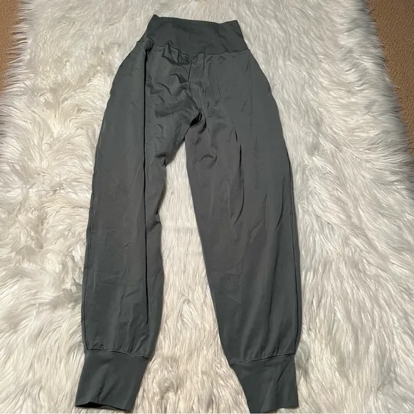 Offline‎ by Aerie Women's Size Small High Waisted Jogger Pants Light Olive Green - Image 7