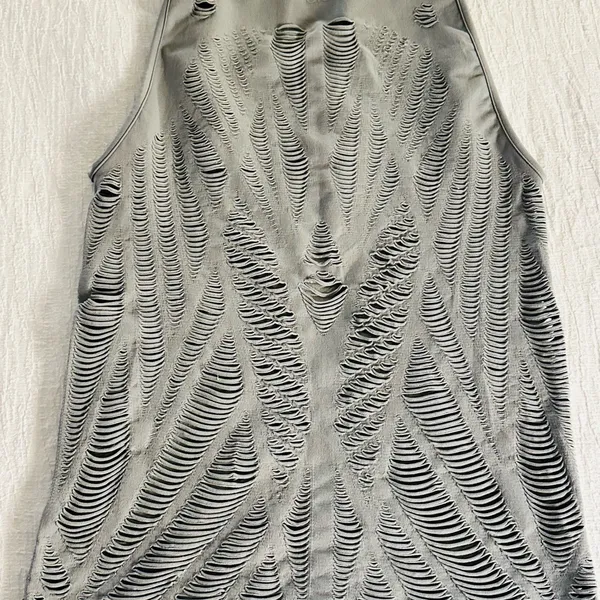 ALO Yoga Gray Cutout Tank Top - Image 3