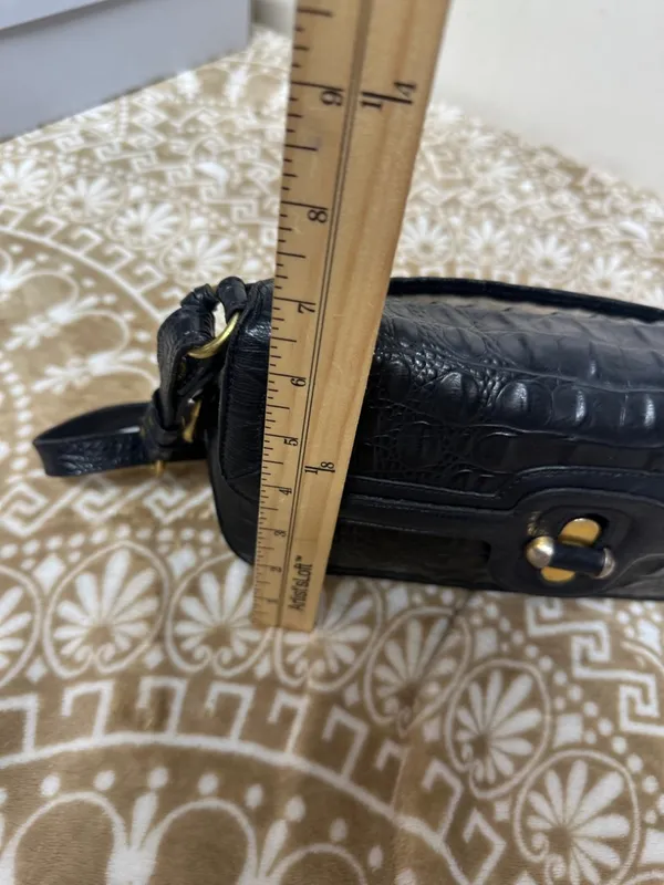 Brahmin Black Croc-Embossed Shoulder Bag with Gold Hardware - Image 8