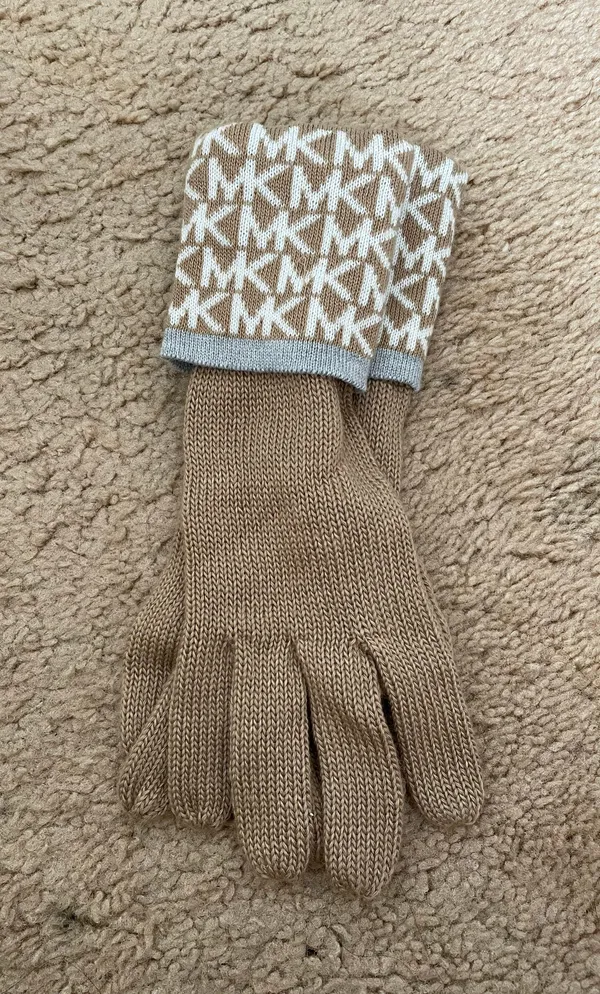 Michael Kors Hat And Scarf Set - Image 2