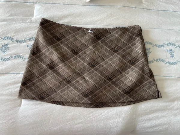 Windsor Brown plaid mini skirt with zipper and lace now detailing - Image 2