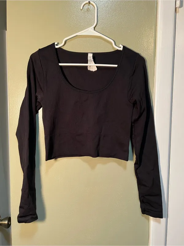 Athleta Womens Size Small Aurora Black Long-Sleeve Scoop Crop Top Ribbed Stretch - Image 2