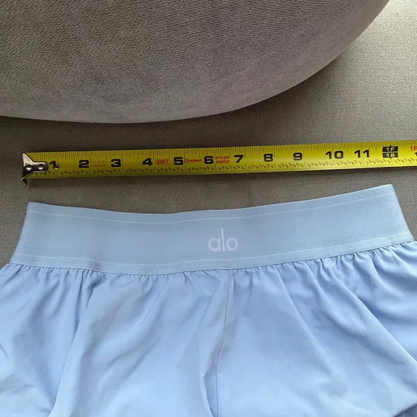 Alo Yoga Match Point Short Seashell Blue S - Image 3