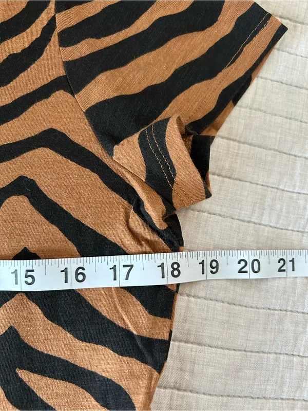 Banana republic cozy slub cotton modal tan black animal print tee shirt S - Image 4