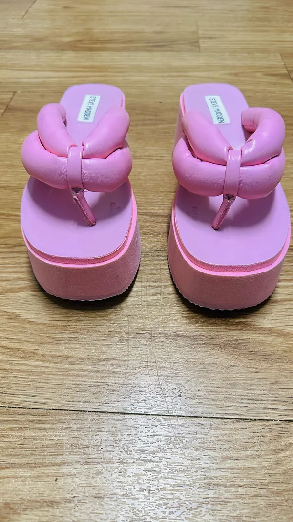 STEVE MADDEN Platform Pink Sandals - Image 2