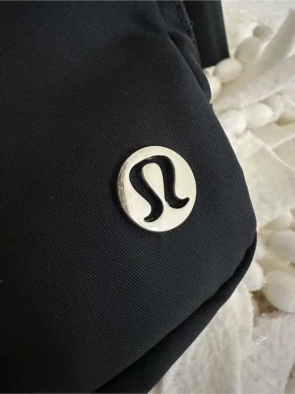 LULULEMON Everywhere Belt Bag in Black NWOT - Image 6