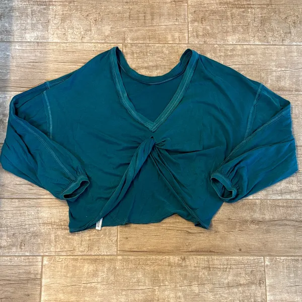 Teal long-sleeve crop top with a front twist detail. - Image 2