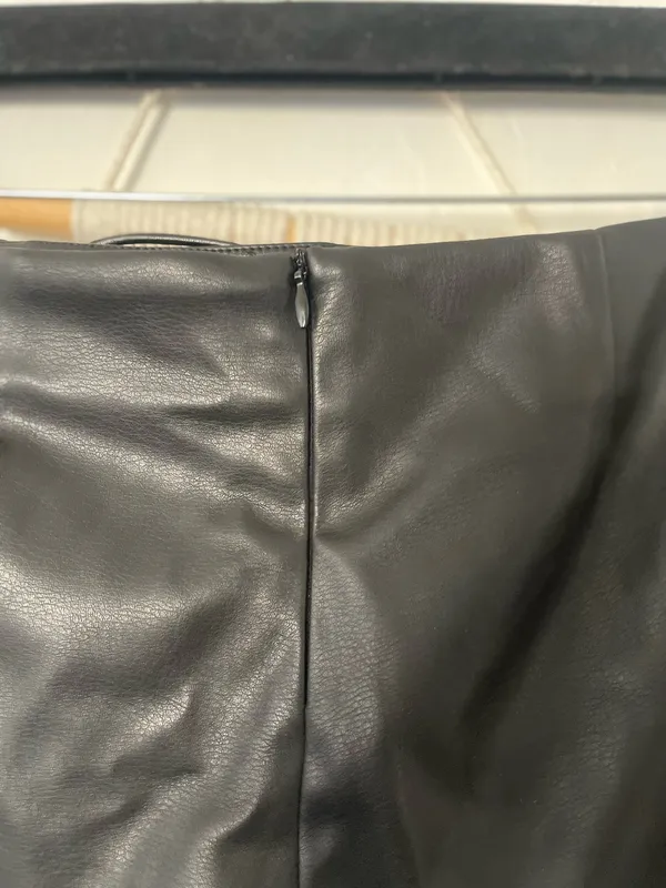 Superdown Mada Faux Leather Micro Shorts - Image 4