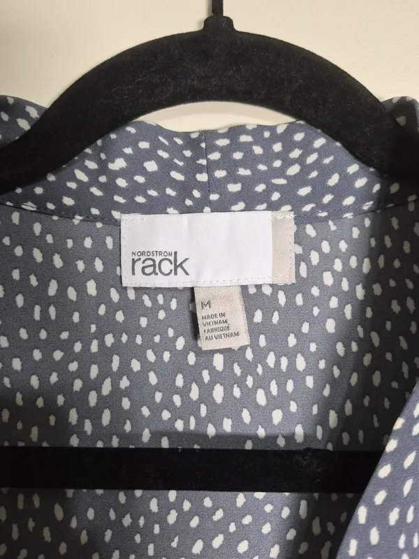 Nordstrom Rack Sleeveless Gray and White Printed V-Neck Camisole - Image 3