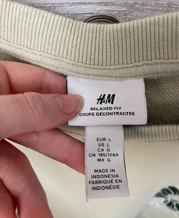 H&M Light Green Crewneck - Image 2