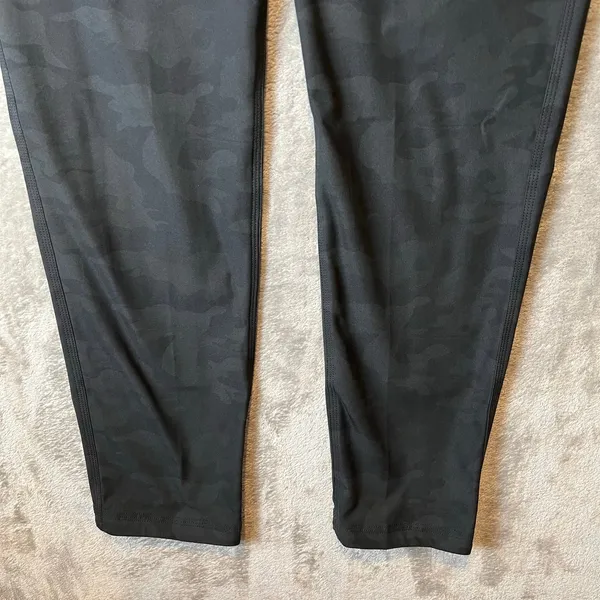 Lululemon Day Trip Boyfriend Pant‎ Lotus Camo Black Size 6 - Image 3