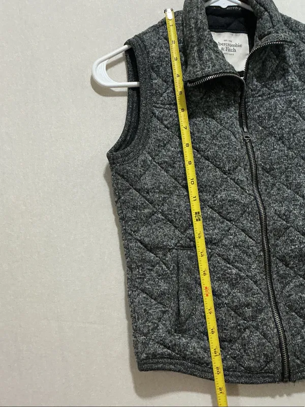 Abercrombie & Fitch Quilted Charcoal Gray Sleeveless Zip Vest - Image 3