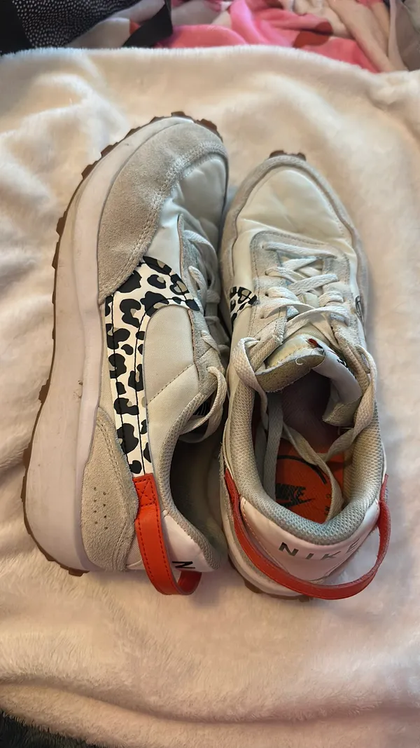 Nike Waffle Women’s Sneakers - Image 2