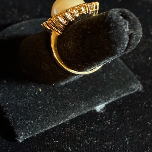 Vintage Cocktail Ring Faux Pearl Rhinestones Size 6 - Image 4