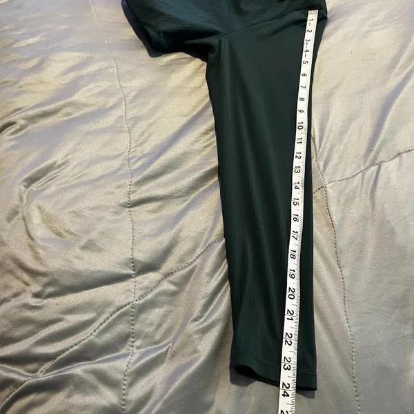 Women's XL Aerie OFFLINE Green LS Crop - Image 9