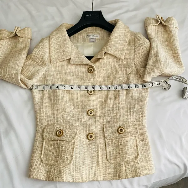 White House Black Market Knit Classy Jacket .Size 4. - Image 4