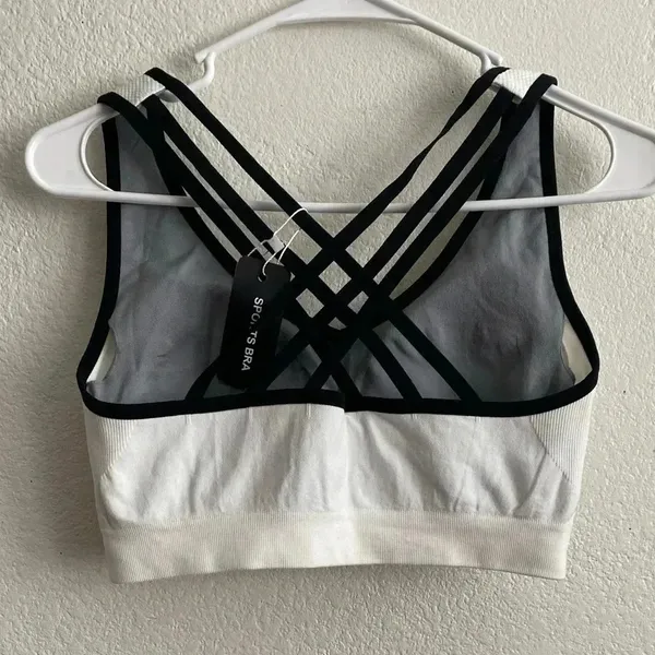 🆕Women Seamless Padded Strappy Sports Bra White L🆕 - Image 3