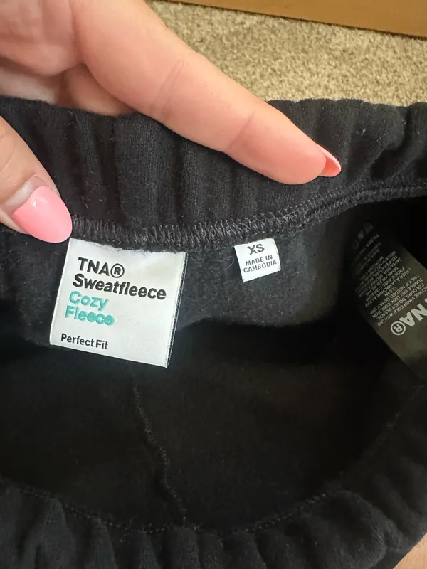 Aritzia TNA Shorts Cozy Fleece - Image 3