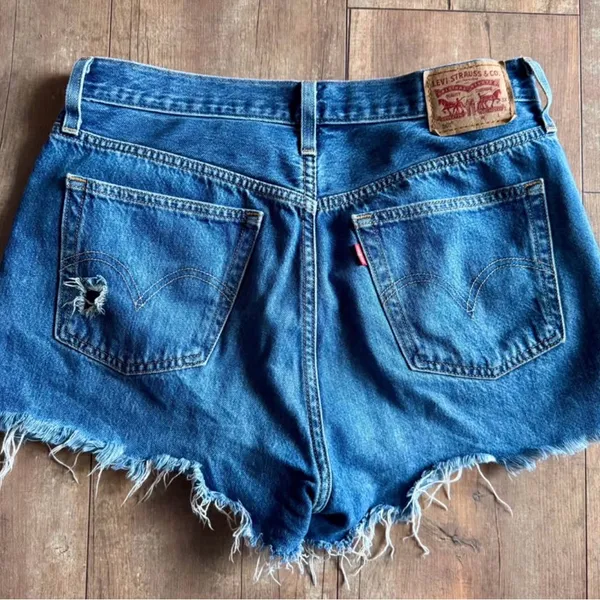 Levi’s Distressed Raw Hem Button Fly Denim Shorts Size 33 - Image 2