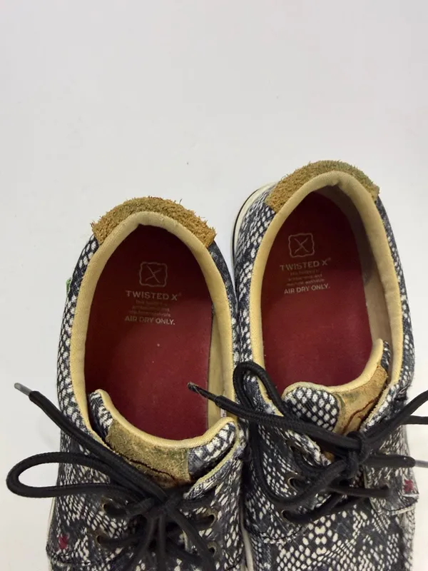 Twisted X Women's Black & White Snake-Print Low-Top Sneakers - Image 6