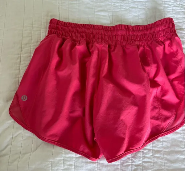Lululemon Shorts Hotty Hot 2.5" - Image 2