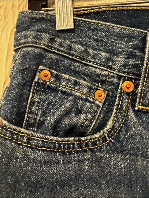 Levi’s Low Pro Straight leg Mid Rise Distressed knee jeans size 25 - Image 10