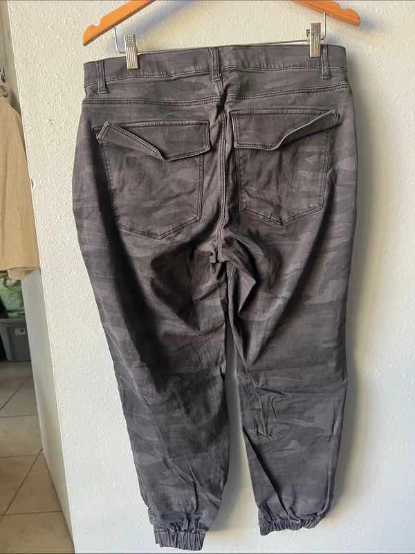 Express Charcoal Camo Utility Joggers - Image 7