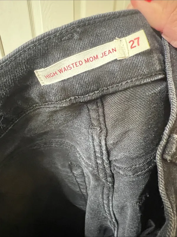 Levi’s high waisted mom jeans - Image 4