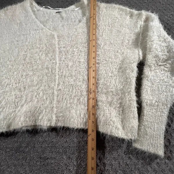 Free People Sweater XS Ivory Eyelash Knit Fuzzy Cropped v Neck Sweater Relaxed - Image 10